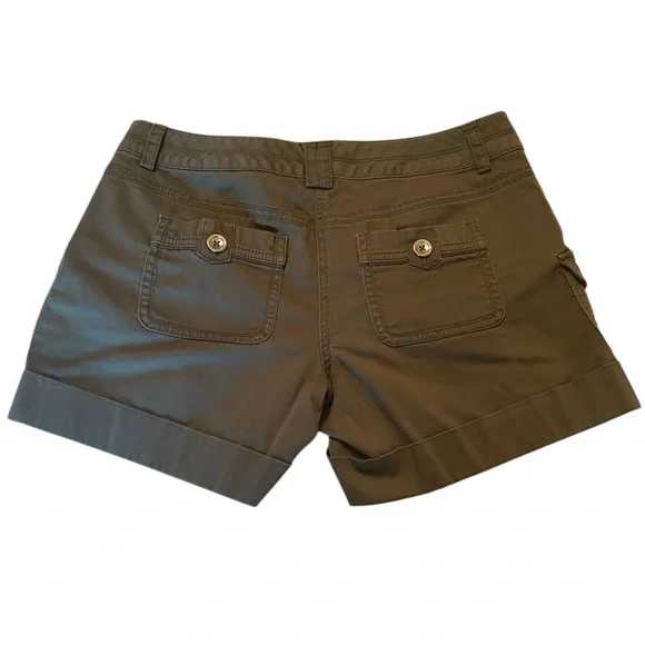 WHBM Army Green Cargo Shorts - Picture 4 of 9